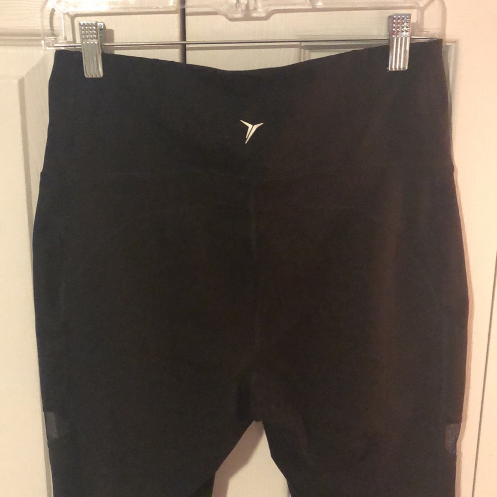 Old Navy Yoga Pants in black - Picture 7 of 8